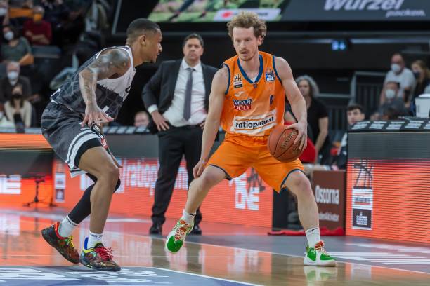 面对对手的 面对对手的